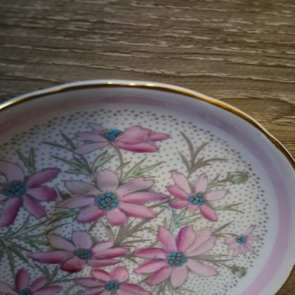 Elegant Pink and White Floral Wall Decor Plates